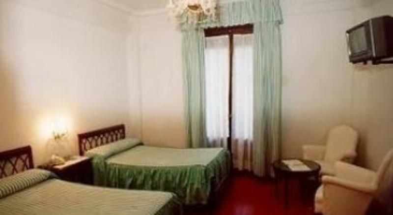 Hostal Amberes มาดริด ภายนอก รูปภาพ